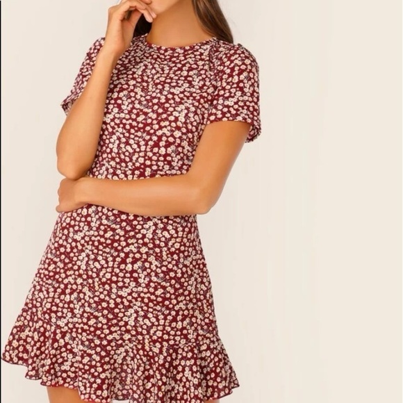 Delilah Wear Dresses & Skirts - New floral print short sleeve mini dress